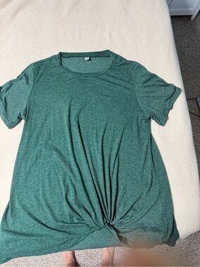 Everyday Twist-Front Short Sleeve Tee in Heather Green